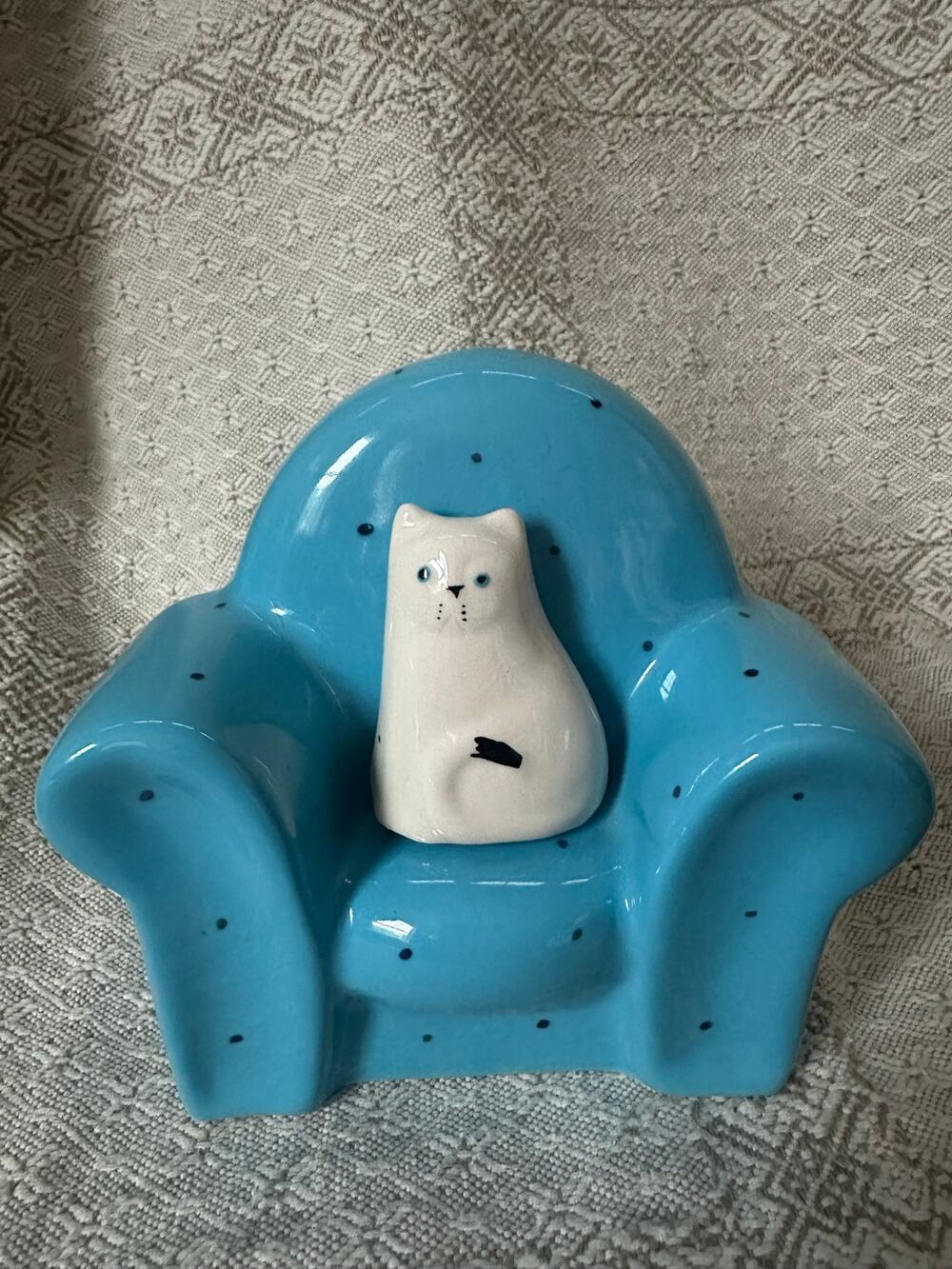 Katz & Co. White Cat on blue Sofa Chair Figurine Ceramic Scotland EUC